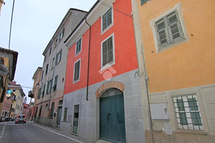 Appartamento trilocale in vendita in Via Garibaldi, Gavi