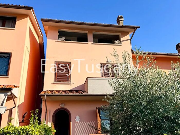 Casa con 8 locali in vendita in Via della Costa, Uzzano