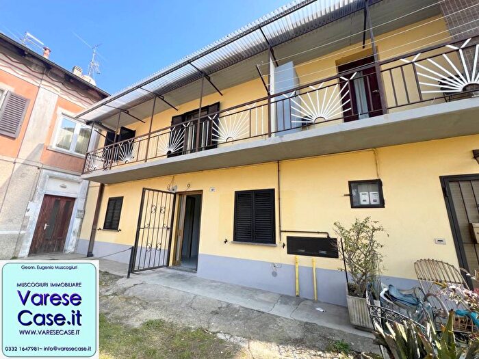 Appartamento trilocale in affitto in Via Ori, Ternate