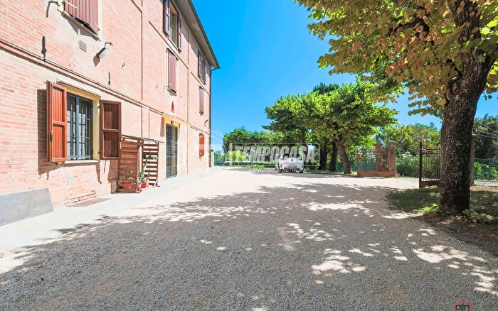 Appartamento con 9 locali in vendita in Via Suore, Imola