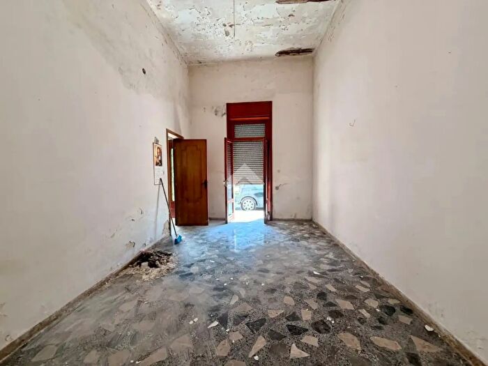 Casa trilocale in vendita in Piazza De Luca, Novoli