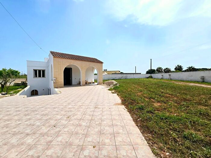 Casa con 9 locali in vendita in Ss Gallipoli Le Italia, Gallipoli