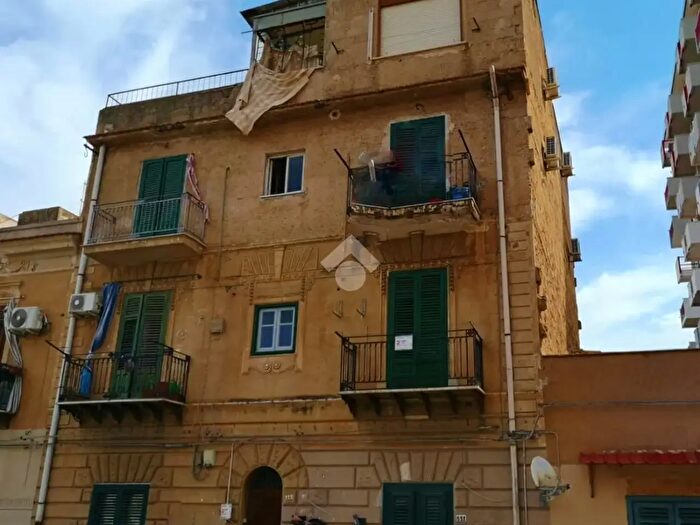 Appartamento bilocale in vendita in Via Badia, Palermo