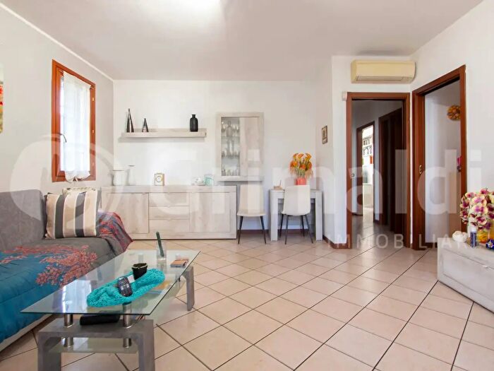 Appartamento trilocale in vendita in Via Quattro Marie, Bellinzago Lombardo