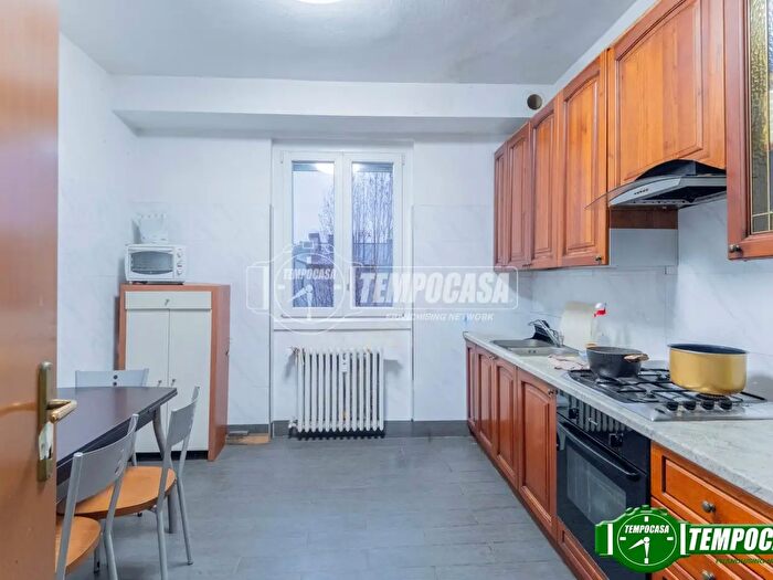 Appartamento trilocale in vendita in Via Michele Lessona, Milano