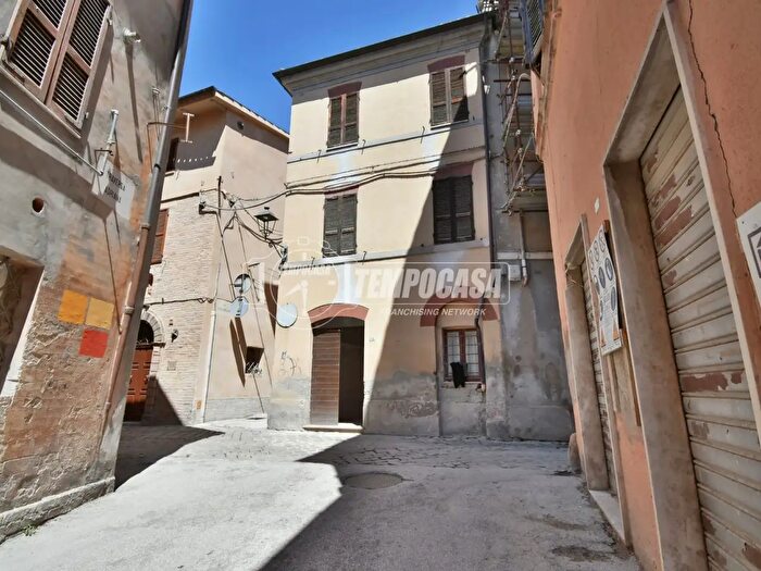 Casa con 5 locali in vendita in Tolentino