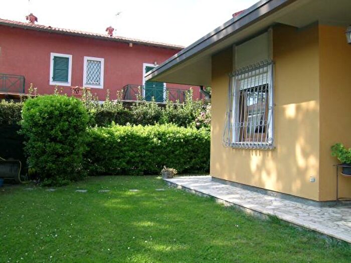 Casa con 6 locali in affitto in Via Francesco Carrara, Forte Dei Marmi