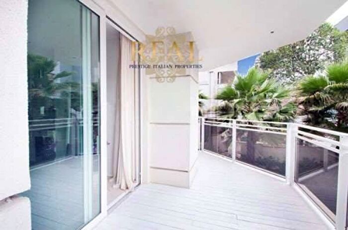 Appartamento trilocale in affitto in Paese, Riccione