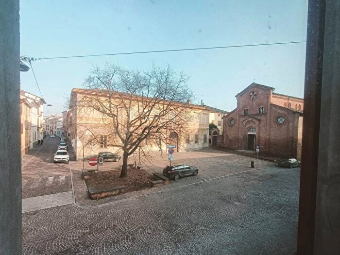 Appartamento trilocale in affitto in Piazza San Michele, Porta Romana, Cremona