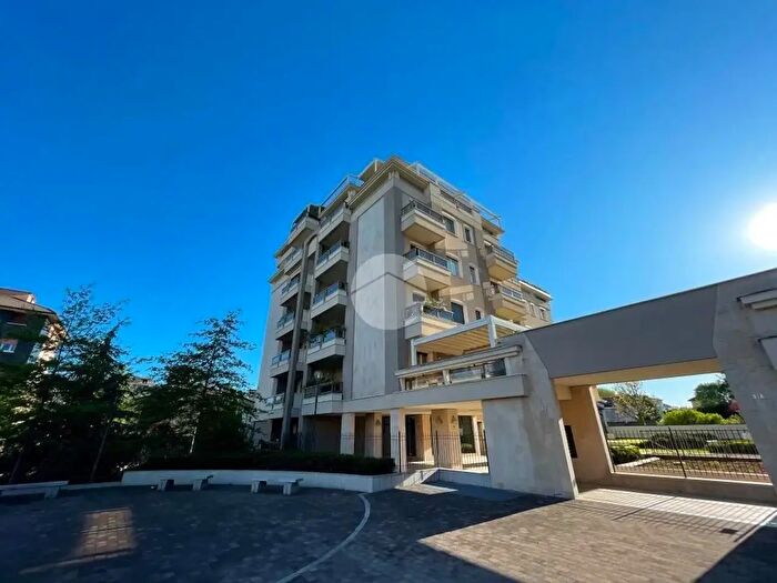 Appartamento trilocale in vendita in Via Fratelli Sanchioli, Magenta