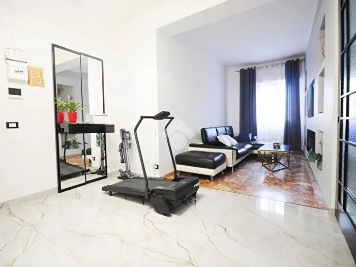 Appartamento quadrilocale in vendita in Via Zarini, Prato
