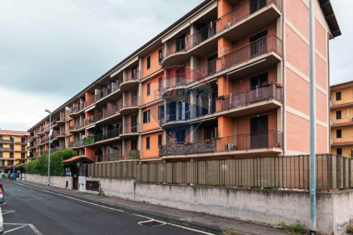 Appartamento quadrilocale in vendita in Via Emanuele Macri, Acireale