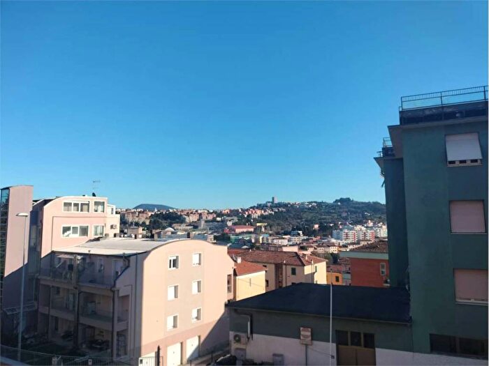 Appartamento con 5 locali in affitto in Piano, Ancona