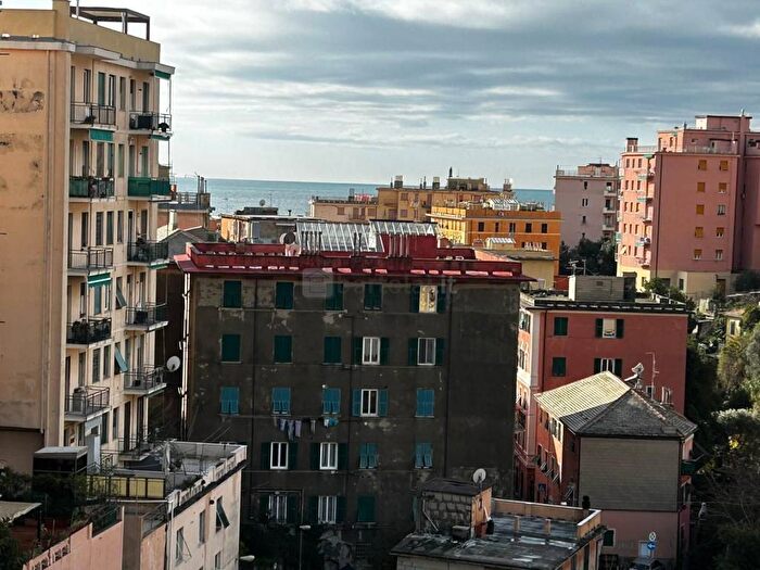 Appartamento con 6 locali in affitto in Via Michetti, Quarto, Genova