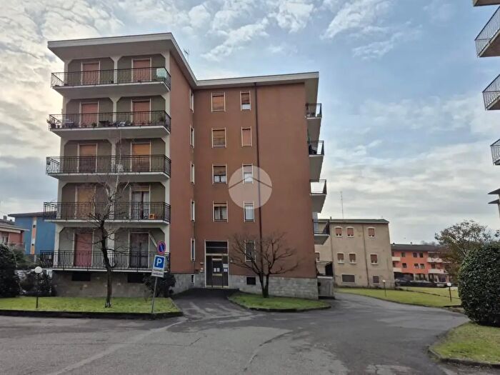 Appartamento trilocale in vendita in Via Luigi Montemartini, Stradella