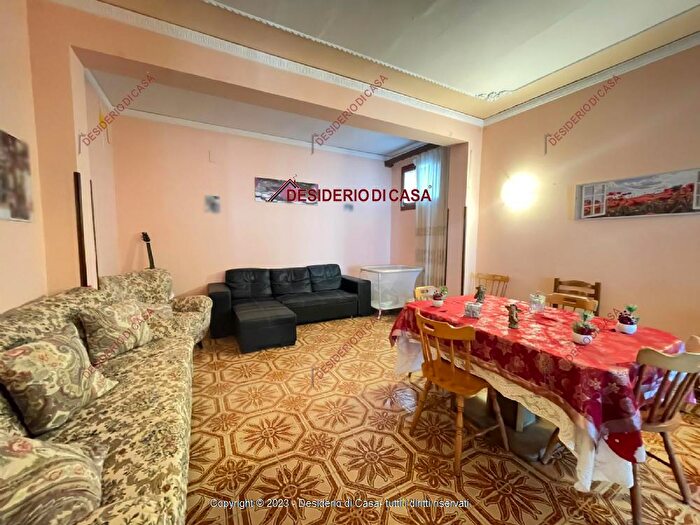 Appartamento con 8 locali in vendita in Piazza Giuseppe Garibaldi Lascari Pa Italia, Lascari