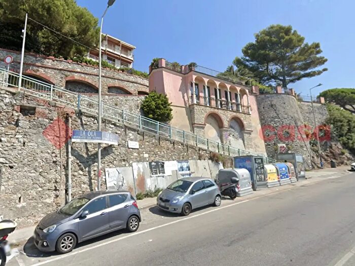 Appartamento quadrilocale in vendita in Via Tancredi Marchisio b, Genova