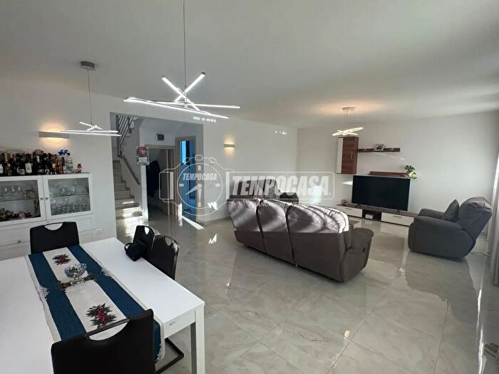 Appartamento quadrilocale in vendita in Via Giovanni Pozzato, Rovigo