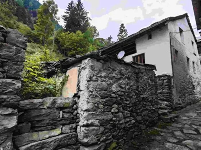 Casa con 6 locali in vendita in Frazione Piana, Alto Sermenza