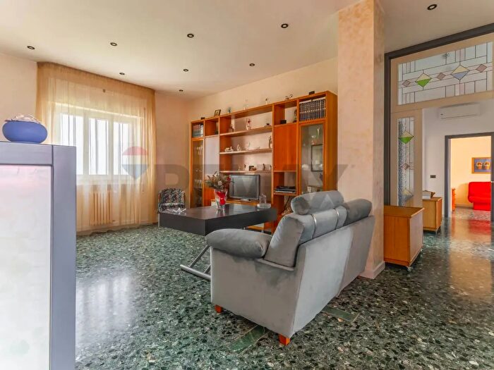 Appartamento quadrilocale in vendita in Via Caposcardicchio Zona Modugno, Bari