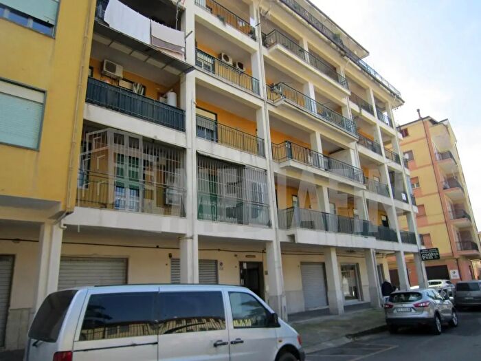 Appartamento con 6 locali in affitto in Via Manzoni, CoriglianoRossano