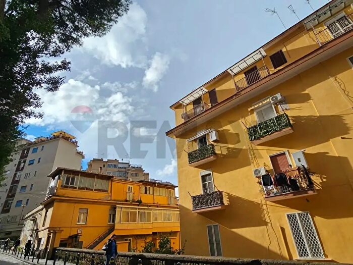 Appartamento trilocale in vendita in Napoli