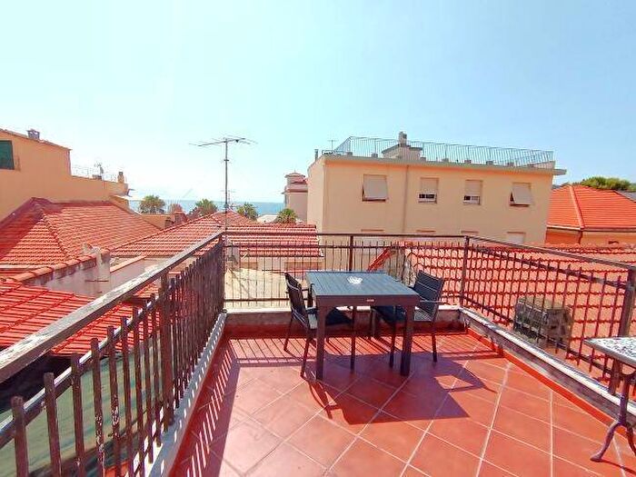 Appartamento trilocale in affitto in Via Aprile, Spotorno