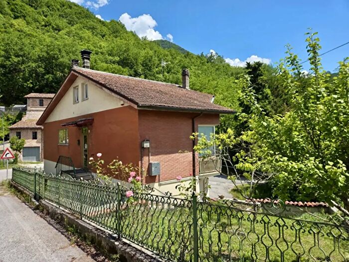 Casa con 5 locali in vendita in Via Poggio San Romualdo, Fabriano