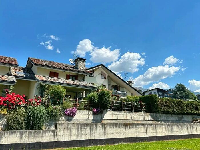 Casa quadrilocale in vendita in Via Alessandro Passerin d'Entreves, Aosta