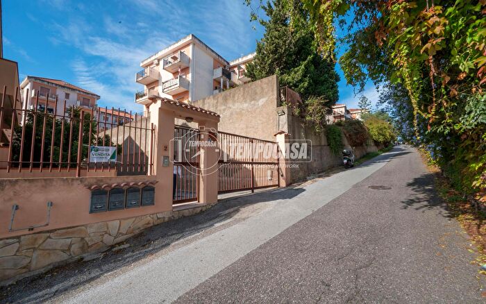 Casa con 7 locali in vendita in Via Giovanni Guttarolo, Messina
