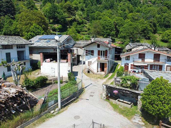 Casa quadrilocale in vendita in Località Rouetti, Villar Pellice