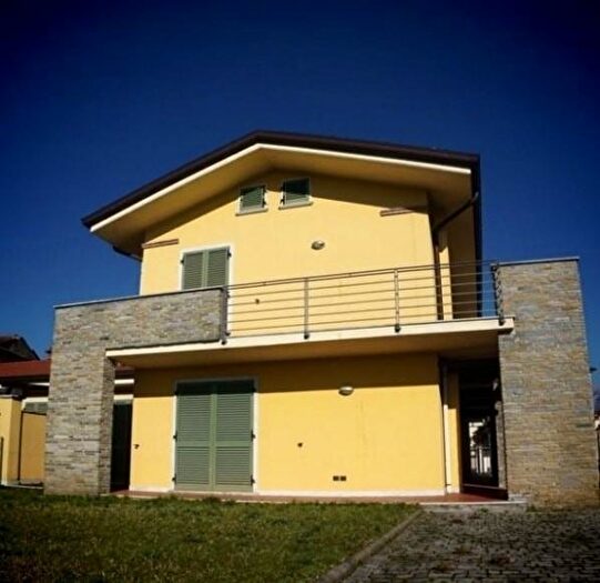 Casa quadrilocale in vendita in Carrara