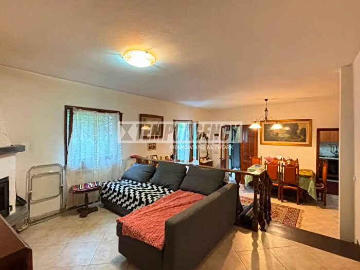 Casa trilocale in vendita in Via Monte Modino, Serramazzoni
