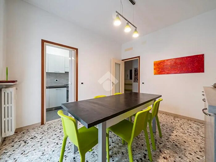 Appartamento quadrilocale in vendita in Piazza Nikolajewka, Verona