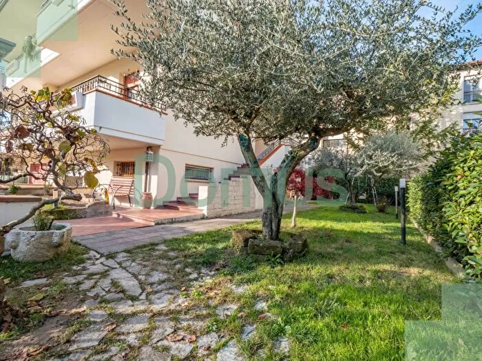 Casa con 6 locali in vendita in Via Pio La Torre, Cesena