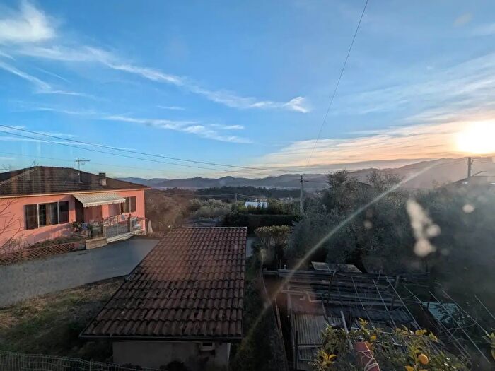 Casa quadrilocale in vendita in Bolano