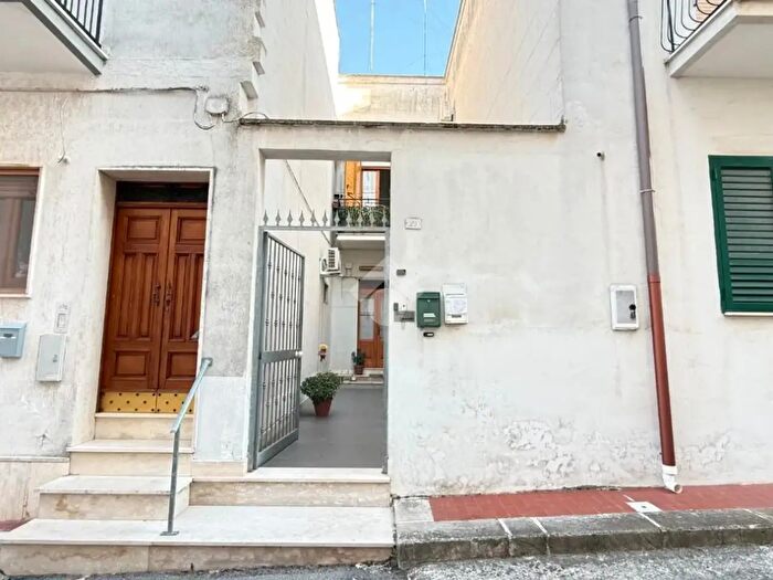 Appartamento trilocale in vendita in Via Raffaello Sanzio, Ceglie Messapica