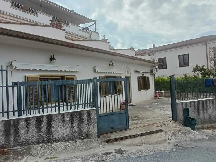 Appartamento trilocale in vendita in Strada H Snc, San Lucido