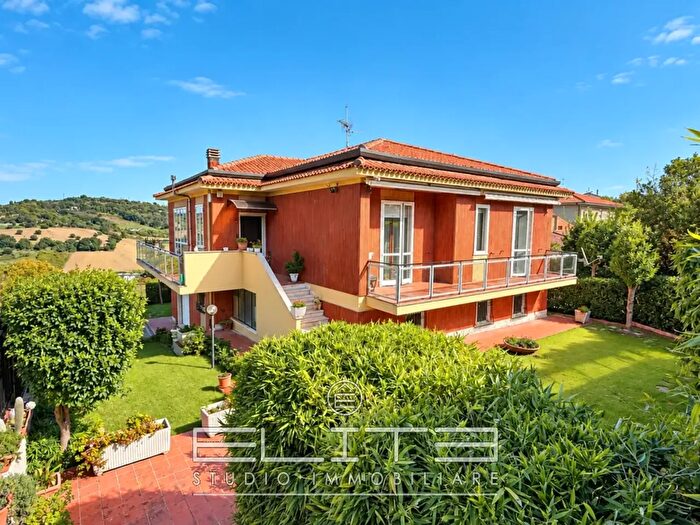 Casa quadrilocale in vendita in Via del Castellano, Ancona