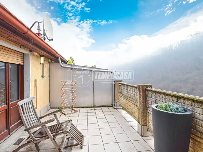 Appartamento trilocale in vendita in Via Roma, Caslino DErba