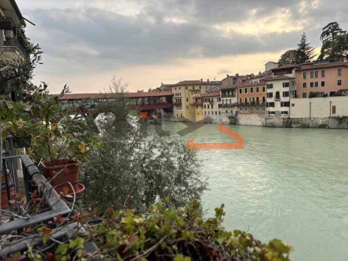 Appartamento quadrilocale in affitto in Via Ferracina, Centro, Bassano del Grappa