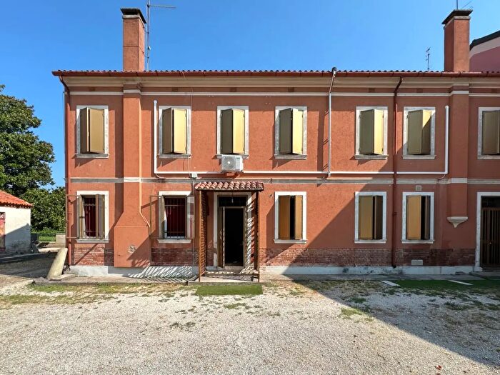 Casa quadrilocale in vendita in Via Frassenara Snc, Montagnana