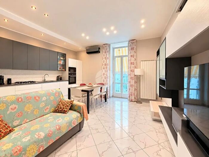 Appartamento trilocale in vendita in Corso Amedeo di Savoia, Napoli