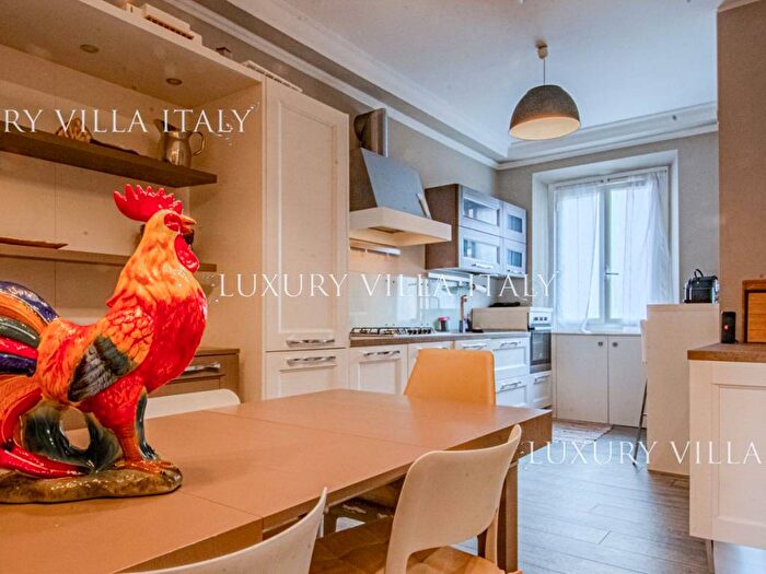 Appartamento trilocale in affitto in Via Panfilo Castaldi, Porta Venezia, Milano