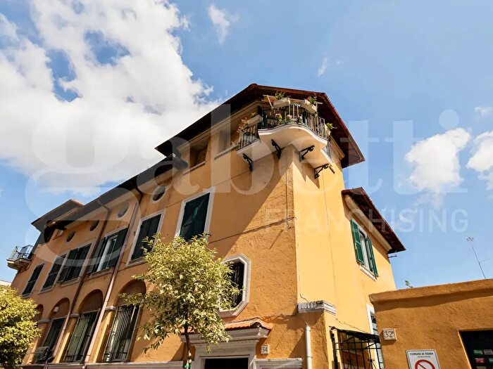 Appartamento quadrilocale in vendita in Via Ceresio, Roma