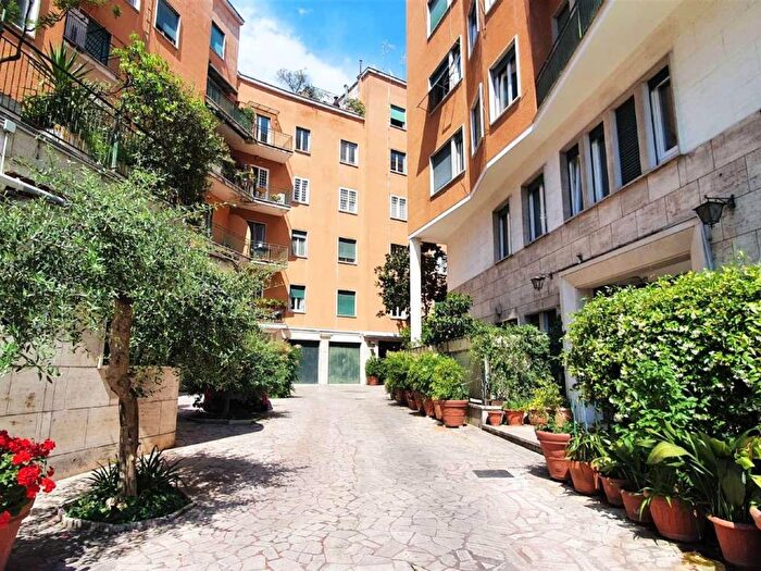 Appartamento trilocale in affitto in via Monte delle Gioie, Africano Villa Chigi, Roma
