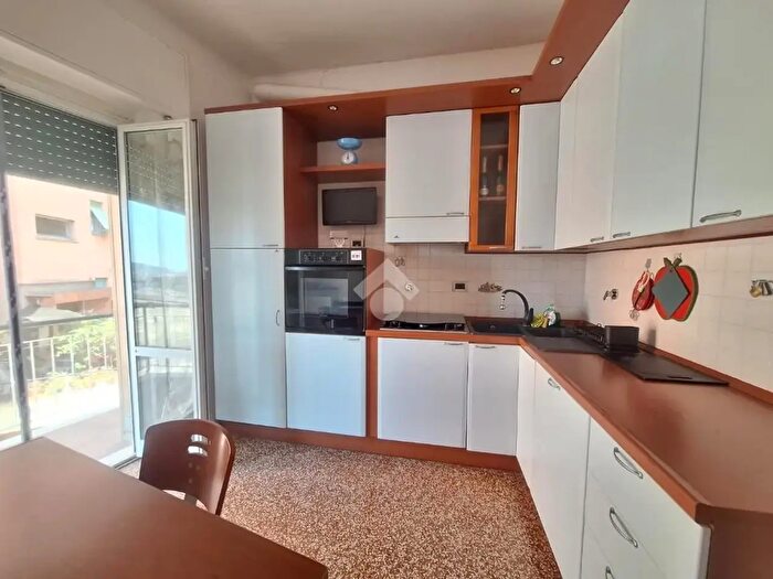 Appartamento trilocale in vendita in Salita Inferiore di Murta, Genova