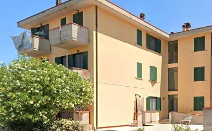 Appartamento trilocale in vendita in Via Roma, Castiglione Del Lago