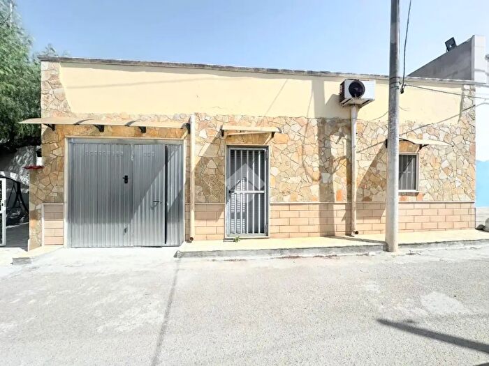 Casa con 10 locali in vendita in Via Pompei, Manduria