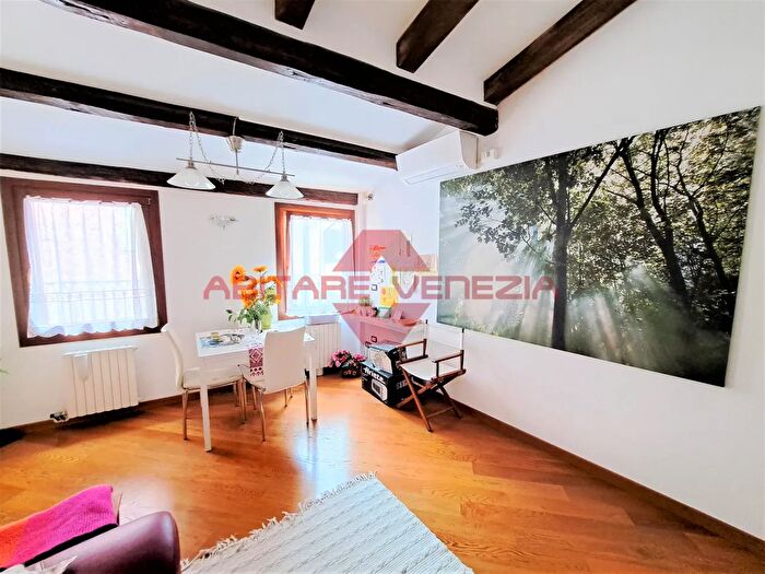 Appartamento trilocale in vendita in Castello, Venezia